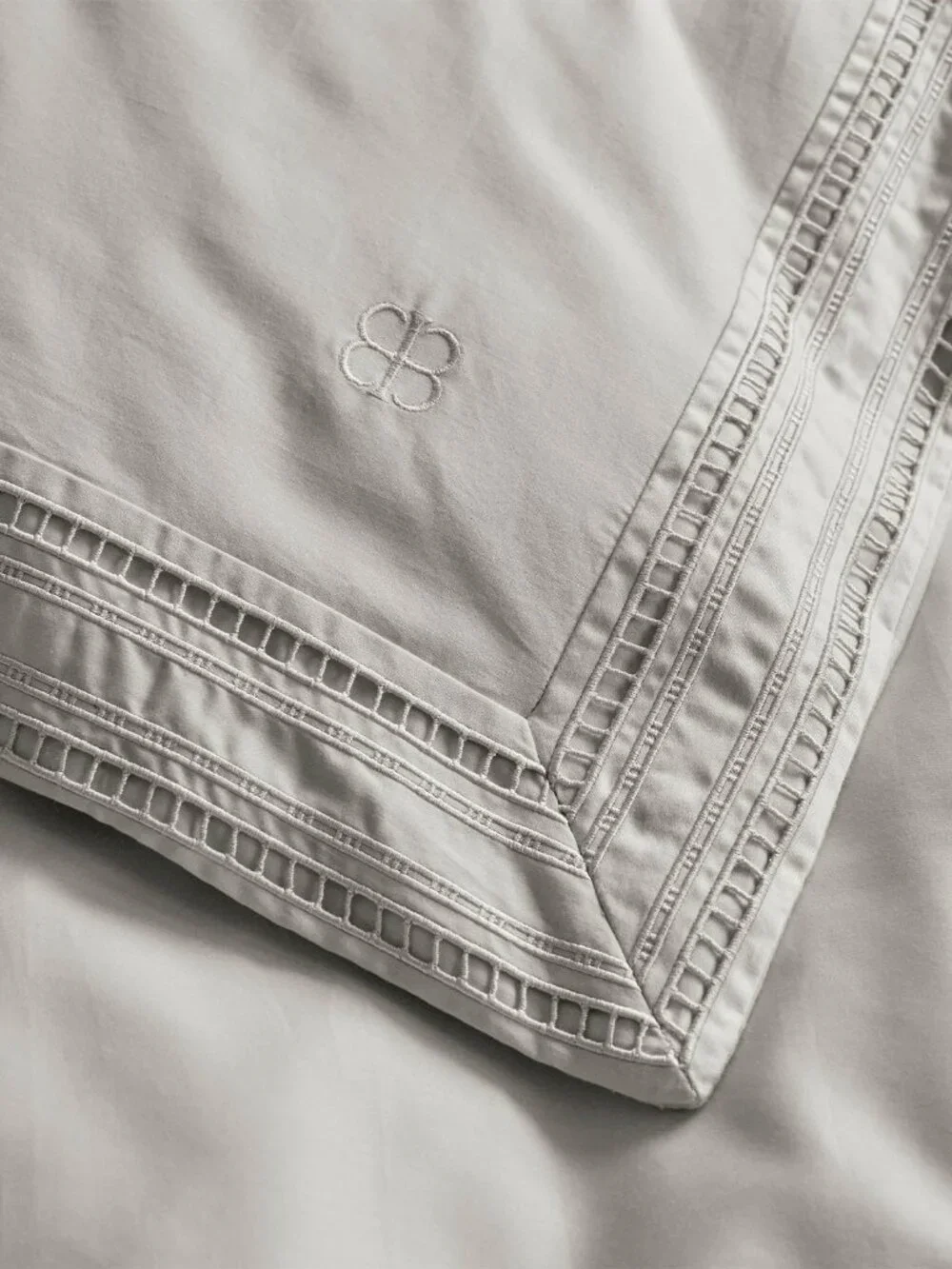 Boll & Branch Signature Duvet Set in white, full/ queen